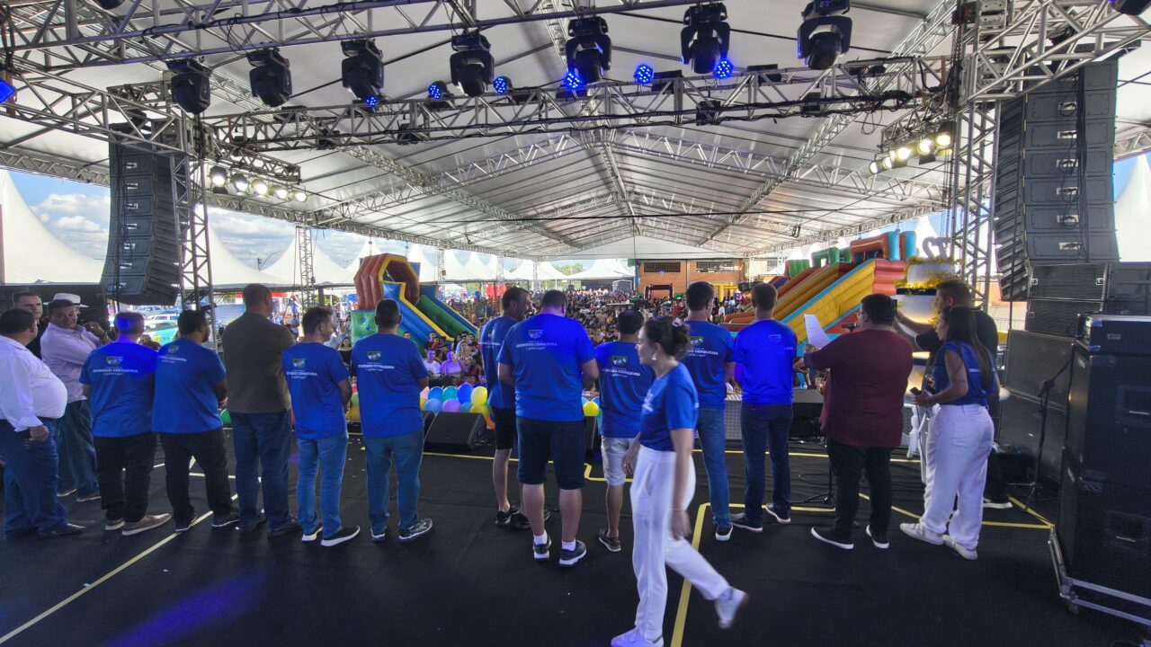 Mais de 30 mil pessoas participaram dos três dias de festa pelos 72 anos de Dionísio Cerqueira 10 O município comemorou seu aniversário com uma festa que durou todo o final de semana e que atraiu além de um grande público a presença de importantes autoridades