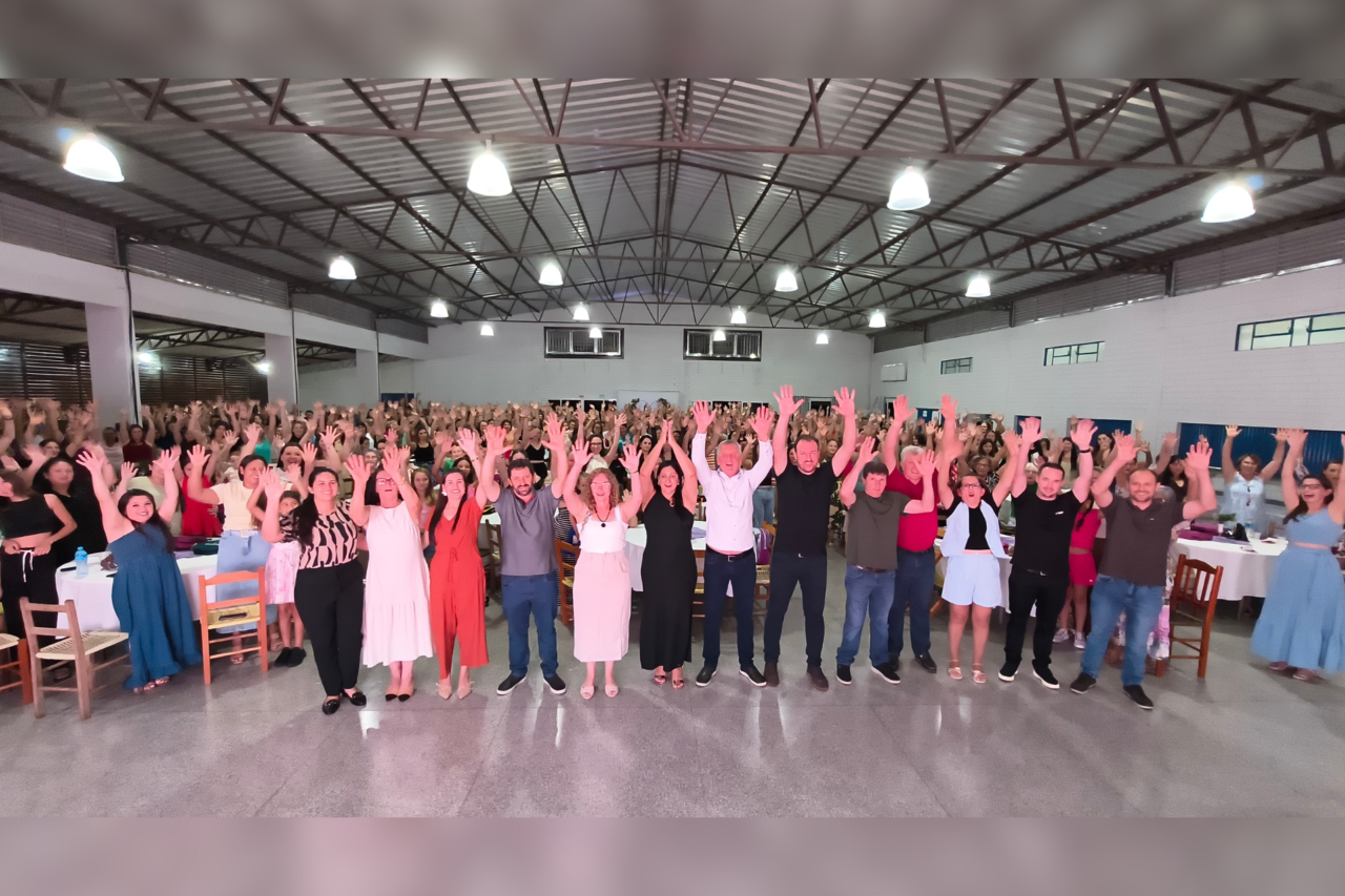 650 mulheres participam de evento pelo Dia Internacional da Mulher 4 Programação organizada pela Secretaria da Família e Desenvolvimento Social de Bom Jesus do Sul contou com palestra, jantar e sorteio de brindes