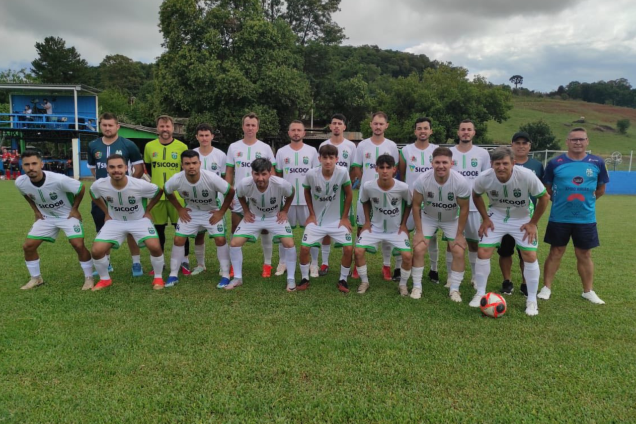 Barracão Atlético Clube vence fora de casa e mantém desempenho na competição 1 BAC vence Salto do Lontra por 3 a 2 fora de casa, soma pontos importantes e segue na disputa da competição; próximo jogo será no Estádio Palmeirinha.