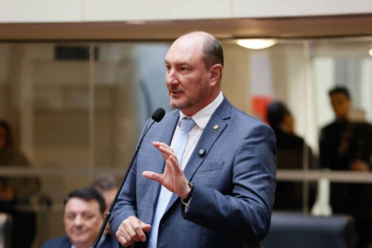 Mauro De Nadal destaca posição de centro-direita do MDB em entrevista 3 Mauro De Nadal destaca posição de centro-direita do MDB em entrevista