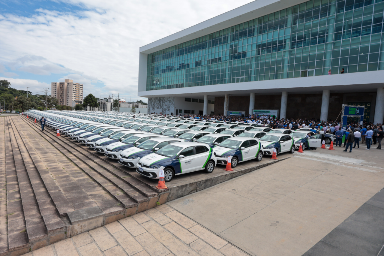 Paraná entrega 237 veículos para Agências do Trabalhador e amplia estrutura de atendimento em 226 municípios 3 Governo do Paraná investe R$ 23 milhões em nova frota para Agências do Trabalhador e anuncia mais R$ 37 milhões em ações de qualificação e estrutura.