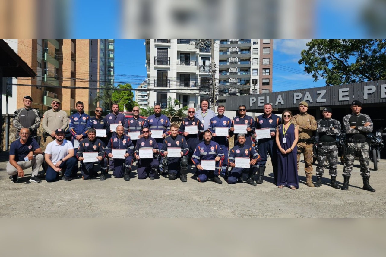 Secretaria da Saúde conclui primeira turma do Curso de Motolância do SAMU em Santa Catarina 9 Secretaria de Estado da Saúde forma 20 profissionais na primeira turma do Curso de Motolância do SAMU em Santa Catarina, ampliando a qualificação no atendimento pré-hospitalar.