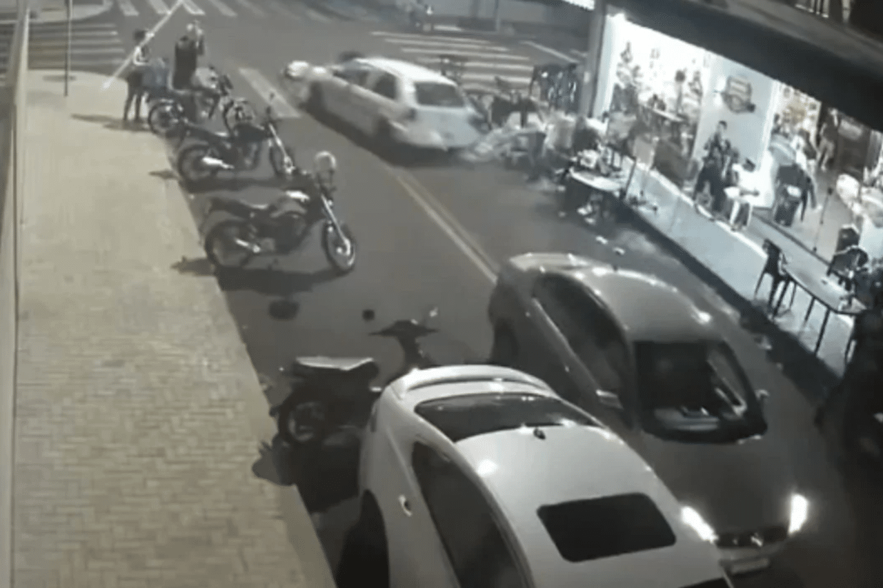 Motorista embriagado atropela quatro pessoas durante evento no Paraná 3 Motorista embriagado atropela quatro pessoas em Palotina (PR), mata mulher de 51 anos e deixa três feridos; caso é investigado como homicídio doloso.