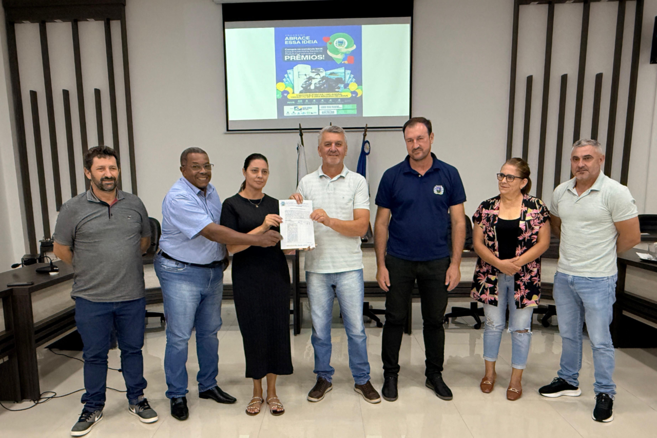 5ª edição da Campanha “Abrace Essa Ideia” terá sorteio de duas motos elétricas 5 O prefeito Helio Surdi afirmou que o objetivo da campanha é fortalecer o comércio local com o sorteio de prêmios para quem compra em Bom Jesus do Sul
