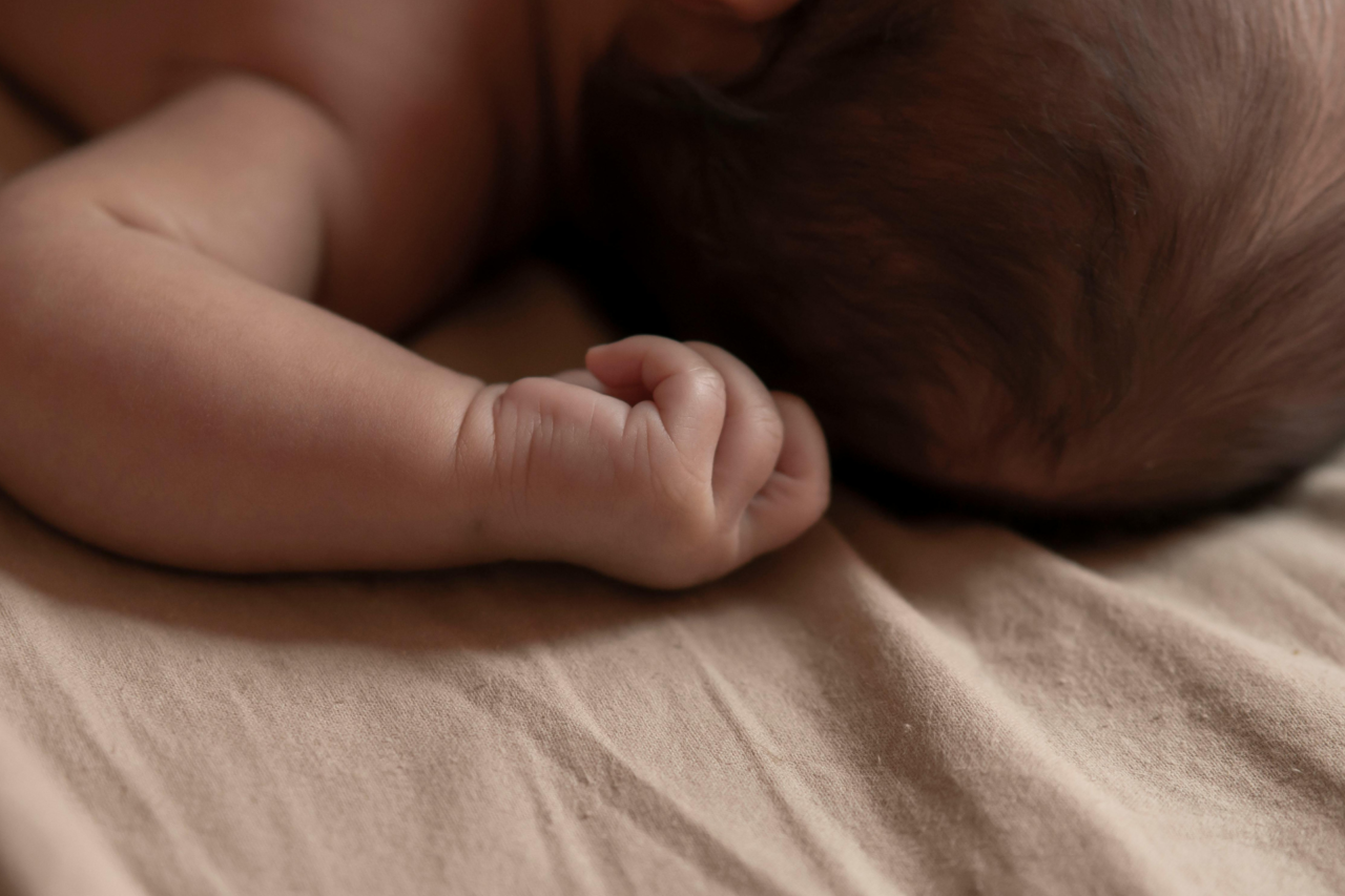 Justiça da Espanha decreta prisão preventiva de casal suspeito de agredir e abusar de bebê de um mês 3 Casal é preso preventivamente na Espanha sob suspeita de maus-tratos graves e abuso contra bebê. Criança foi afastada e está sob proteção do Estado.