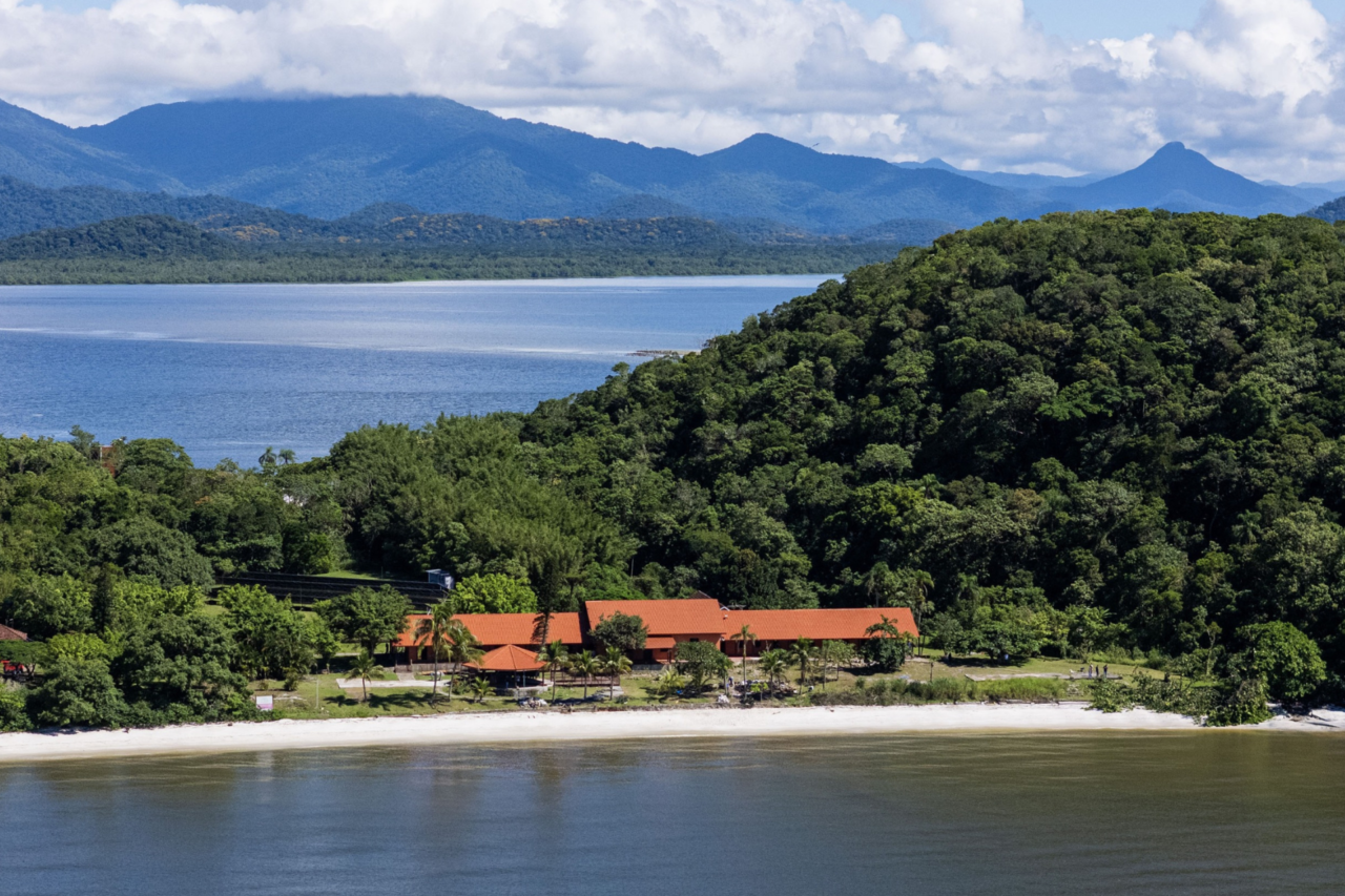 Com entrega da Ilha das Cobras, Ratinho Junior põe fim aos privilégios no Paraná 5 Governo do Paraná conclui entrega da Escola do Mar na Ilha das Cobras e destaca medidas adotadas desde 2019 para extinguir aposentadoria vitalícia e redirecionar estruturas públicas para educação e qualificação profissional.