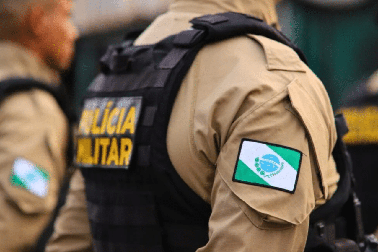 Mãe retira bebê de 1 ano sem autorização da casa do pai no PR 3 Mãe de 17 anos retira bebê sem autorização da casa do pai em Ponta Grossa; pai relata agressão e polícia apreende drogas durante a ocorrência.