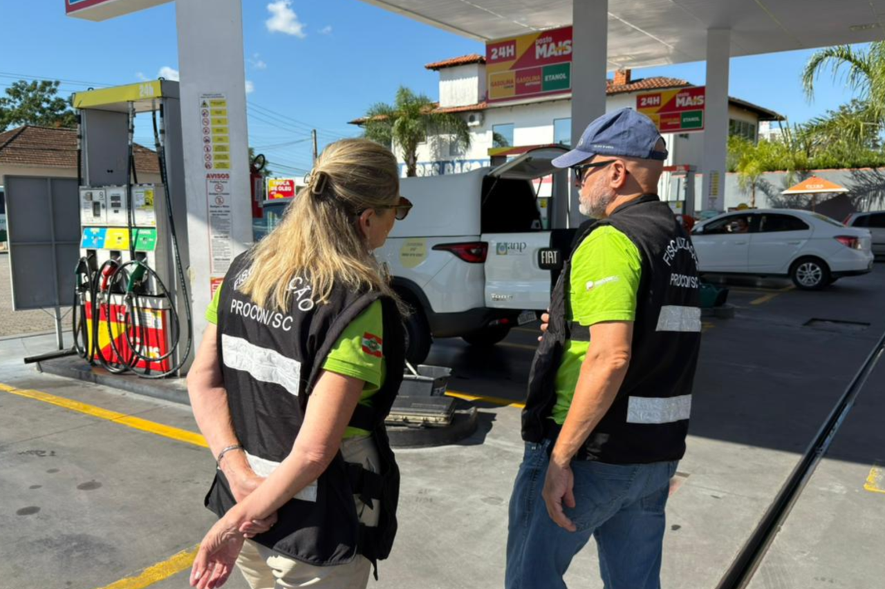 Procon de Santa Catarina identifica 61 postos que não repassaram redução da Petrobras aos consumidores 3 Fiscalização do Procon/SC aponta que 61 postos não aplicaram redução anunciada pela Petrobras em janeiro. Estabelecimentos terão prazo para justificar e podem ser multados.