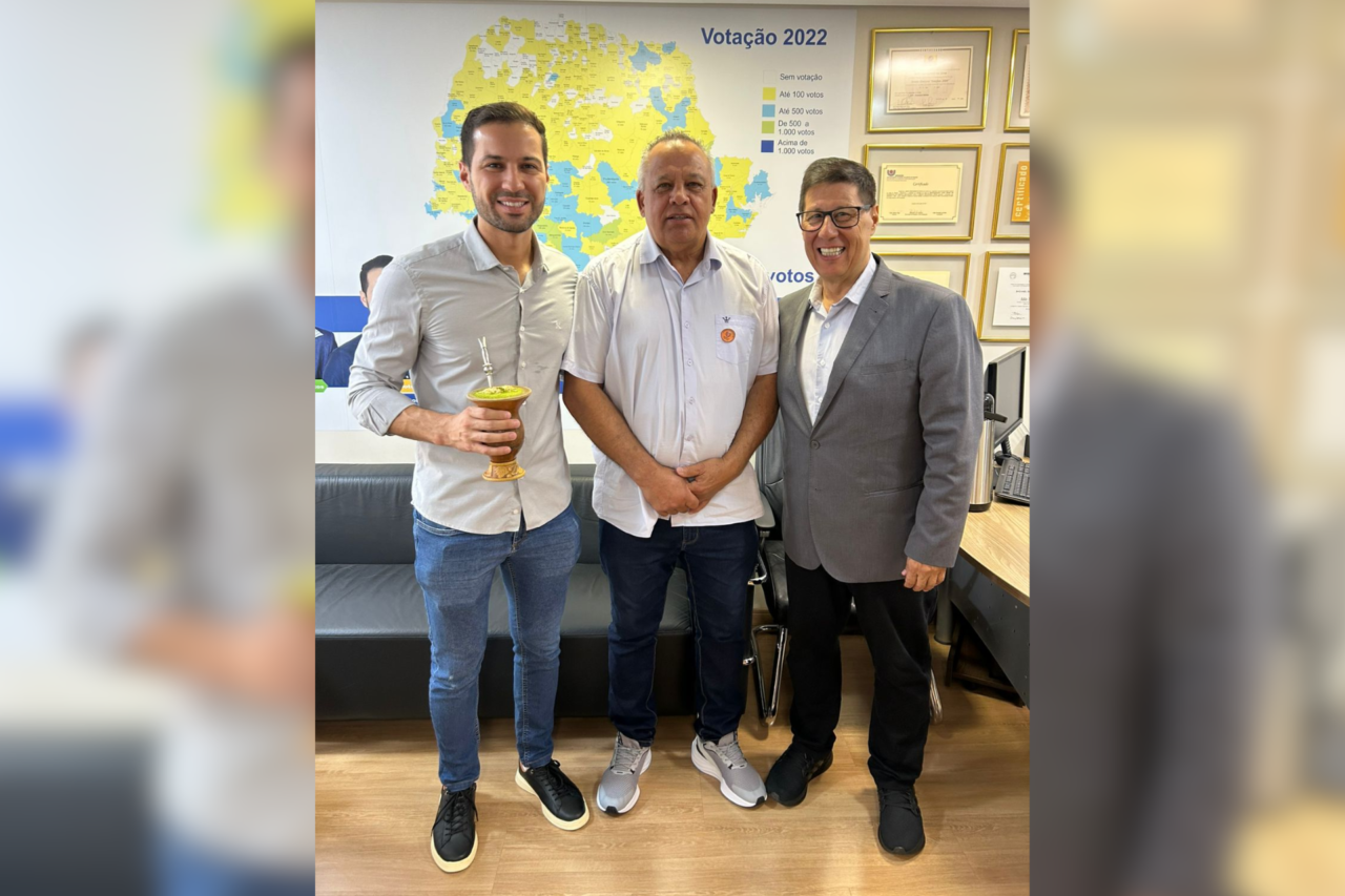 Prefeito Jorge Luiz Santin cumpre agendas com deputados e Detran em Curitiba 4 crys 24