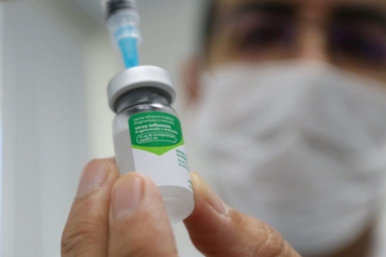 Santa Catarina inicia distribuição de vacinas contra gripe e reforça campanha de imunização 9 Estado começa a distribuir 224 mil doses da vacina contra Influenza e convoca público prioritário para se imunizar até 30 de maio.