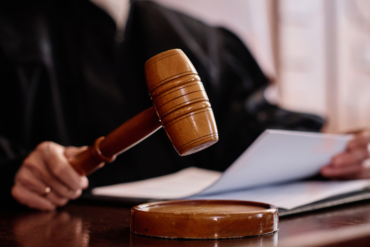 Mulher acusada de matar homem que tentou abusar de sua filha é absolvida 3 Homem teria mandado mensagens com teor sexual para criança de 11 anos. Adolescente teria participação na ocultação do corpo.