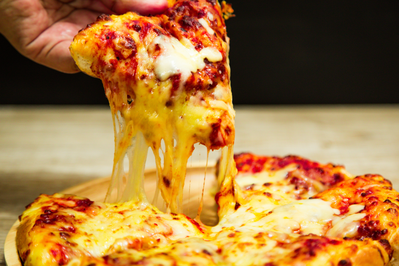 Mulher morre e mais de 100 pessoas recebem atendimento após comer em pizzaria 1 crys 38 2