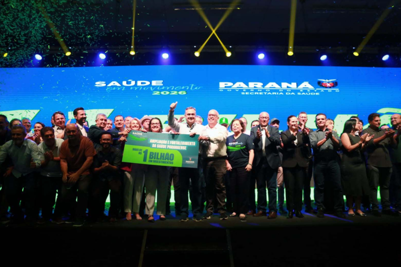 Governo do Paraná anuncia R$ 1,1 bilhão para ampliar programas de saúde e antecipar recursos aos municípios 3 Estado do Paraná anuncia pacote de R$ 1,1 bilhão em investimentos na saúde, com foco em cirurgias, atenção primária, maternidades e novas tecnologias.
