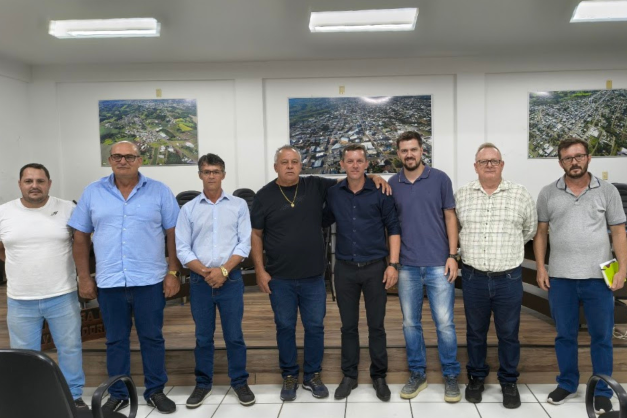 Fernando Dickel Lara assume cadeira na Câmara durante licença de vereador 5 Durante sua posse Fernando Dickel destacou os recursos obtidos e que foram destinados às diferentes áreas do município