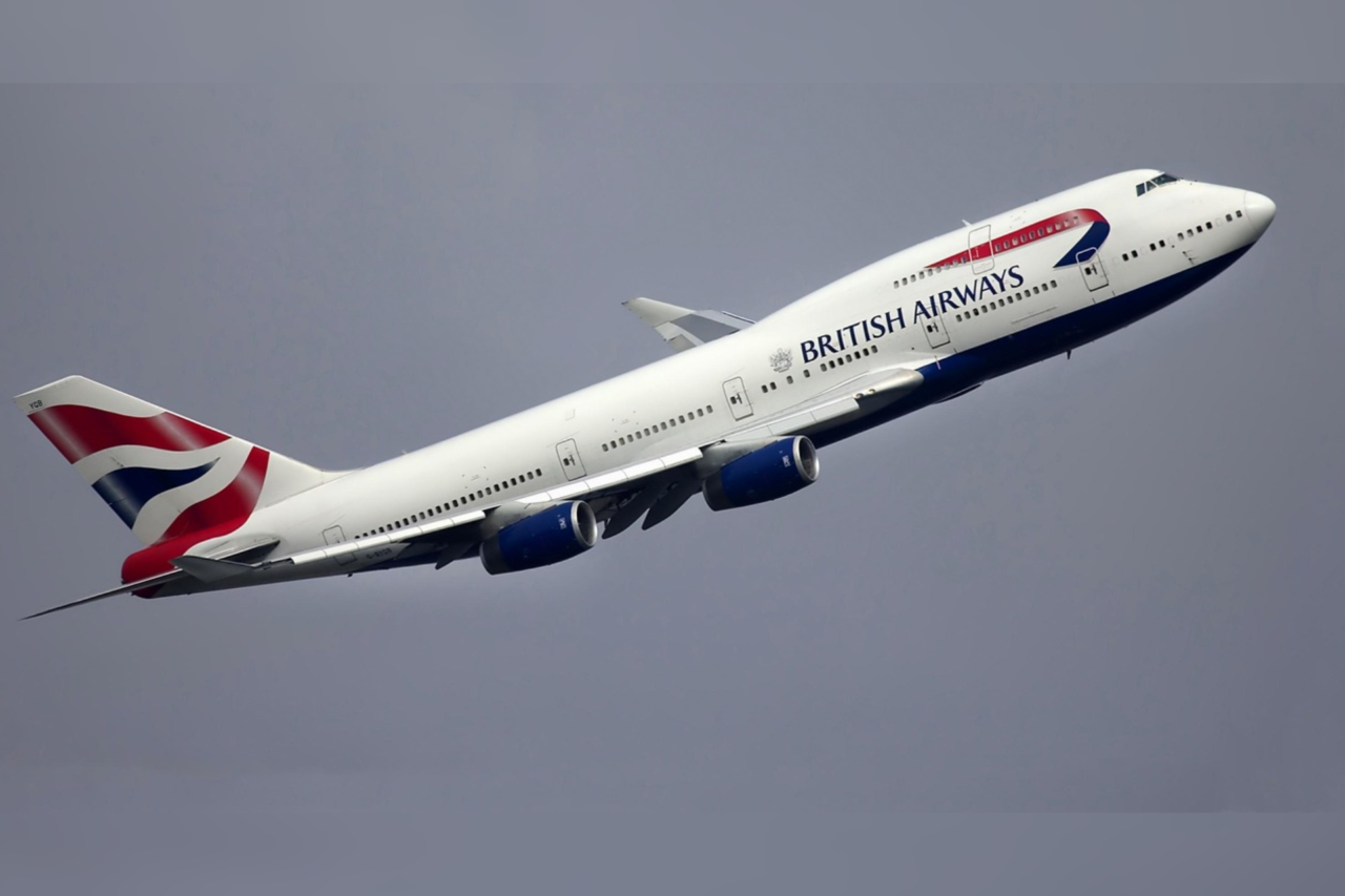 Piloto da British Airways é preso em Londres por suspeita de filmar mulheres sem consentimento 3 Piloto de 31 anos é investigado em Londres por suspeita de gravar e compartilhar vídeos íntimos sem autorização. Companhia aérea informa afastamento até conclusão do caso.