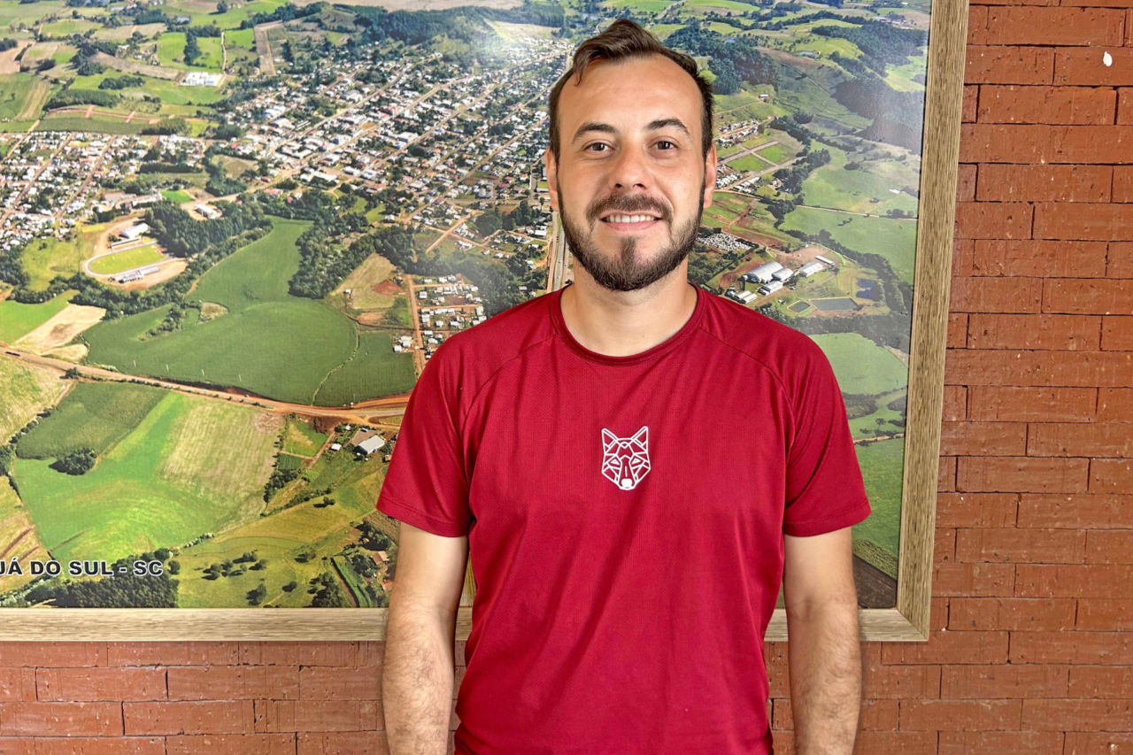 Alex Becker assume como novo diretor de Esportes de Guarujá do Sul 3 O novo diretor projeta calendário competitivo, afirmando que pretende manter estrutura existente, e iniciar logo os campeonatos