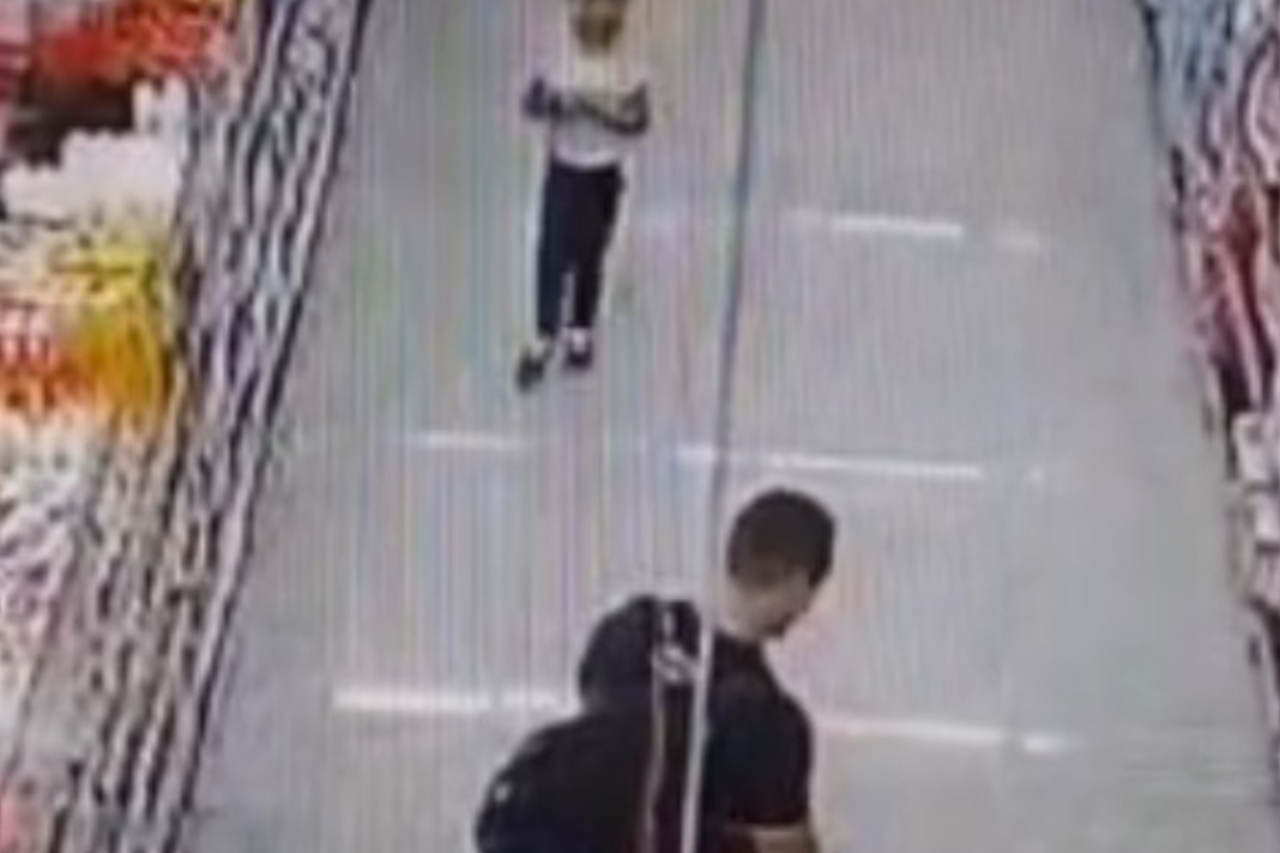 Homem é preso suspeito de vender vídeos infantis em rede internacional 15 Polícia Civil prende homem de 27 anos em Taubaté durante a Operação Argos, suspeito de produzir e comercializar vídeos de exploração sexual infantil para compradores no exterior.