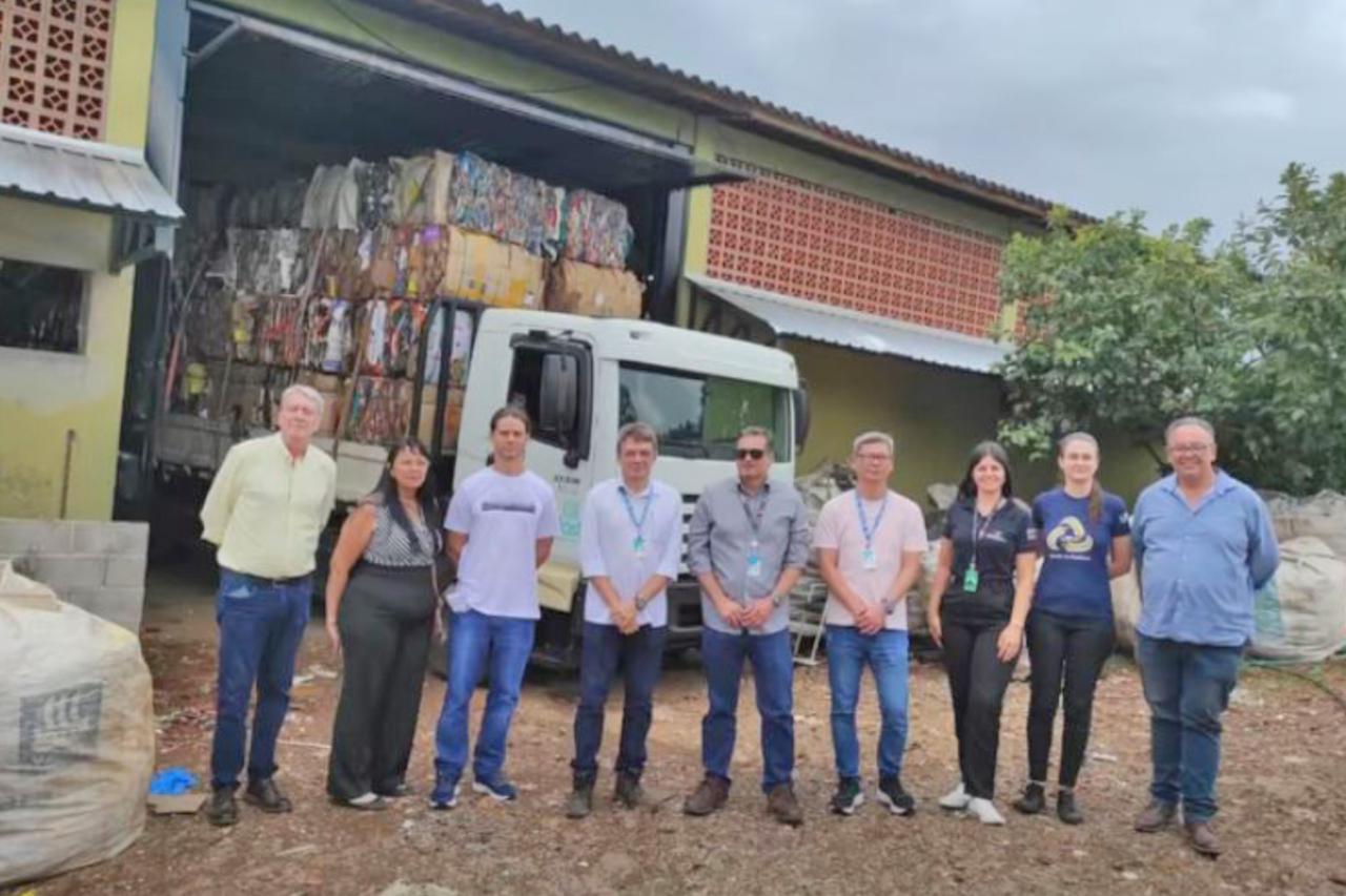 Barracão recebe representantes da CEF e do CONSUD para visita à UVR 3 Equipe foi recebida pelo secretário de Saúde, que destacou que o projeto de gestão de resíduos depende da participação da população e da cooperação