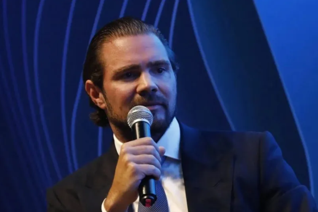 Começará a "caça às bruxas" com avanço de acordo assinado por Vorcaro 10 Ex-banqueiro Daniel Vorcaro inicia negociações para acordo de colaboração com autoridades após assinatura de termo de confidencialidade em investigação sobre o Banco Master.