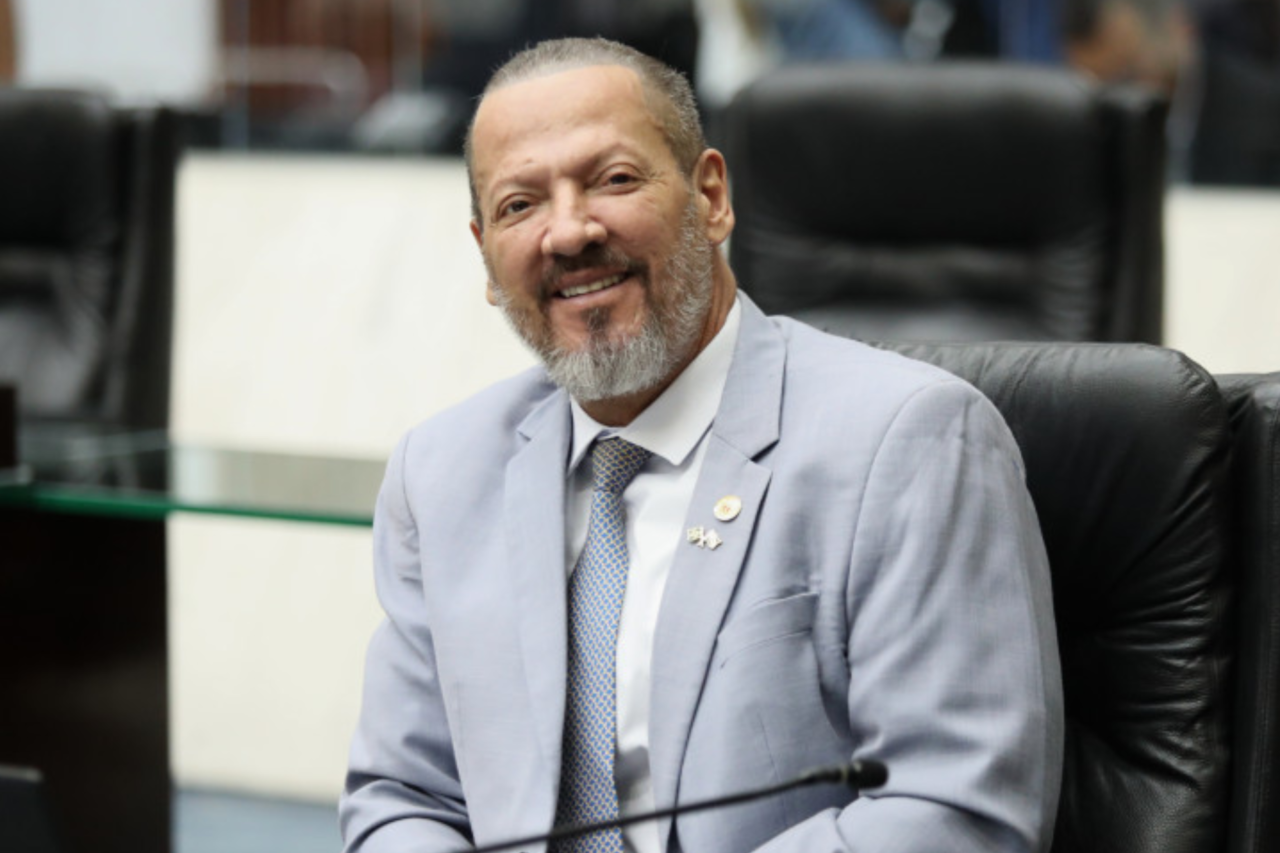 Projeto no Paraná prevê que autores de maus-tratos paguem custos vitalícios dos animais vítimas 3 Proposta em tramitação no Paraná estabelece que responsáveis por maus-tratos arquem com todos os custos do animal ao longo da vida, além de prever ações educativas nas escolas.