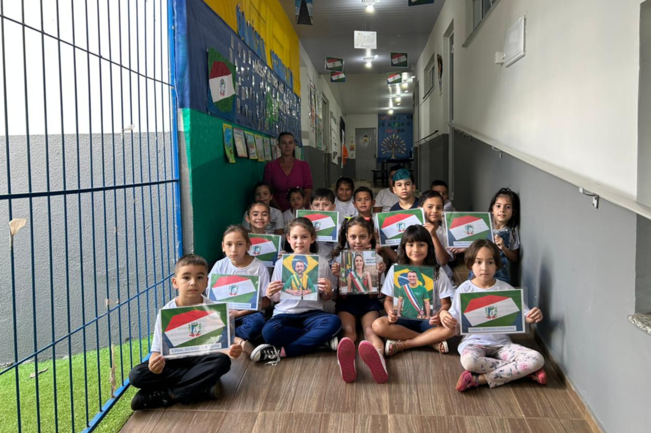 Alunos do São Silvestre celebram 72 anos de Dionísio Cerqueira com o “Jornal do Município”