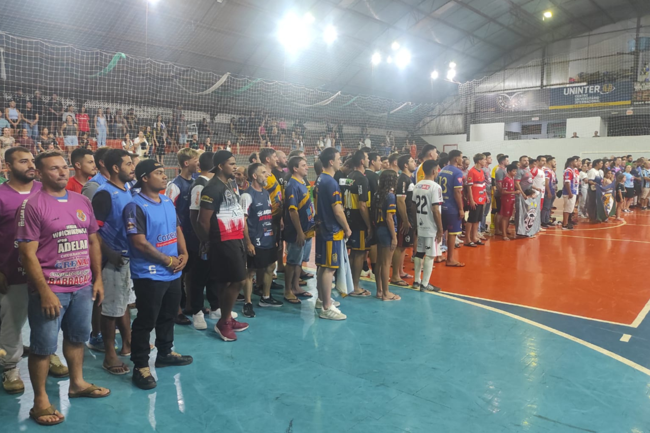 Abertura do Campeonato Municipal de Futsal marca recorde com 44 equipes em Barracão 4 Promovida pela Administração Municipal através da Secretaria de Esportes, a abertura do campeonato aconteceu no Ginásio Bragamatte