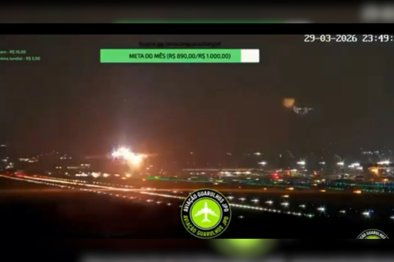 Avião com mais de 280 pessoas retorna após explosão em motor logo após decolagem 3 Aeronave com 286 pessoas a bordo retorna ao Aeroporto de Guarulhos após explosão em motor e princípio de incêndio; voo foi cancelado e não houve feridos.