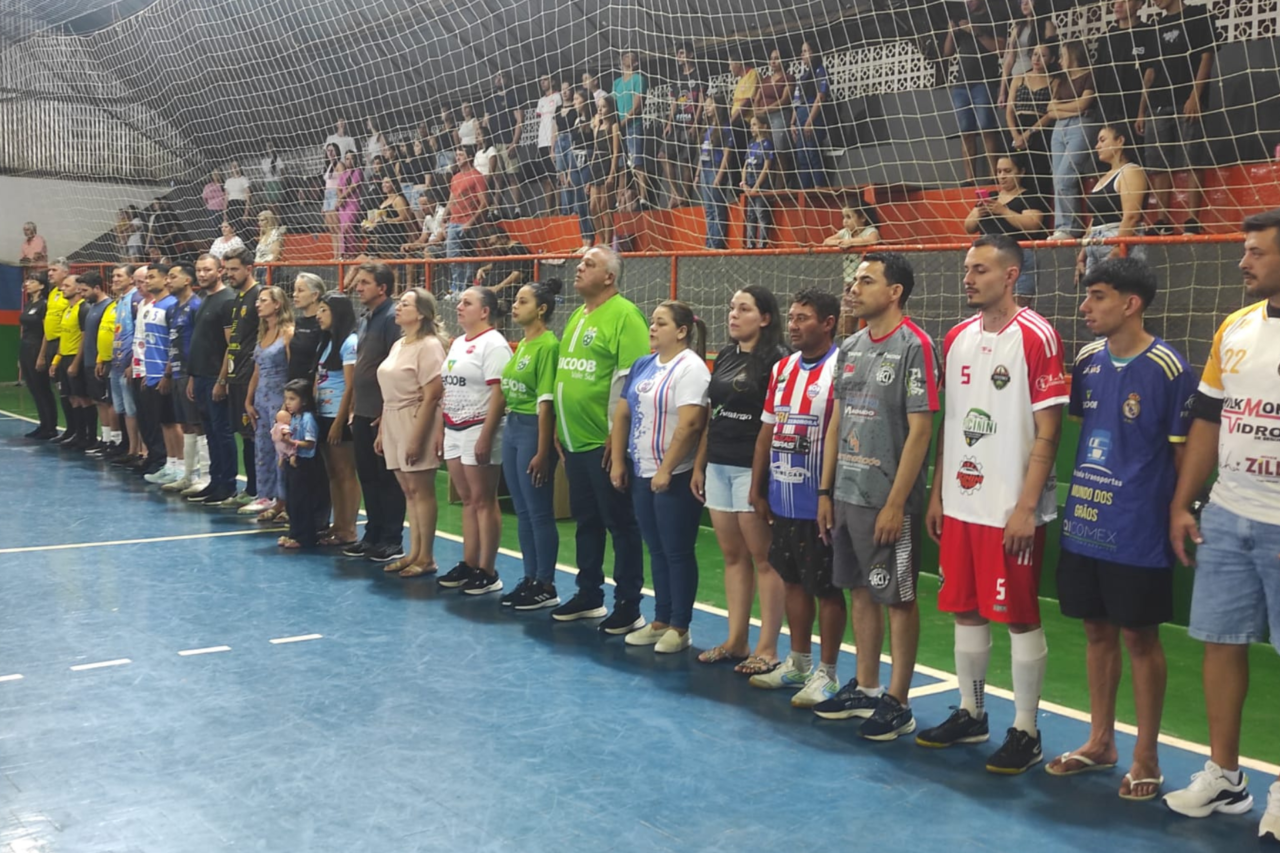 Abertura do Campeonato Municipal de Futsal marca recorde com 44 equipes em Barracão 3 crys 9