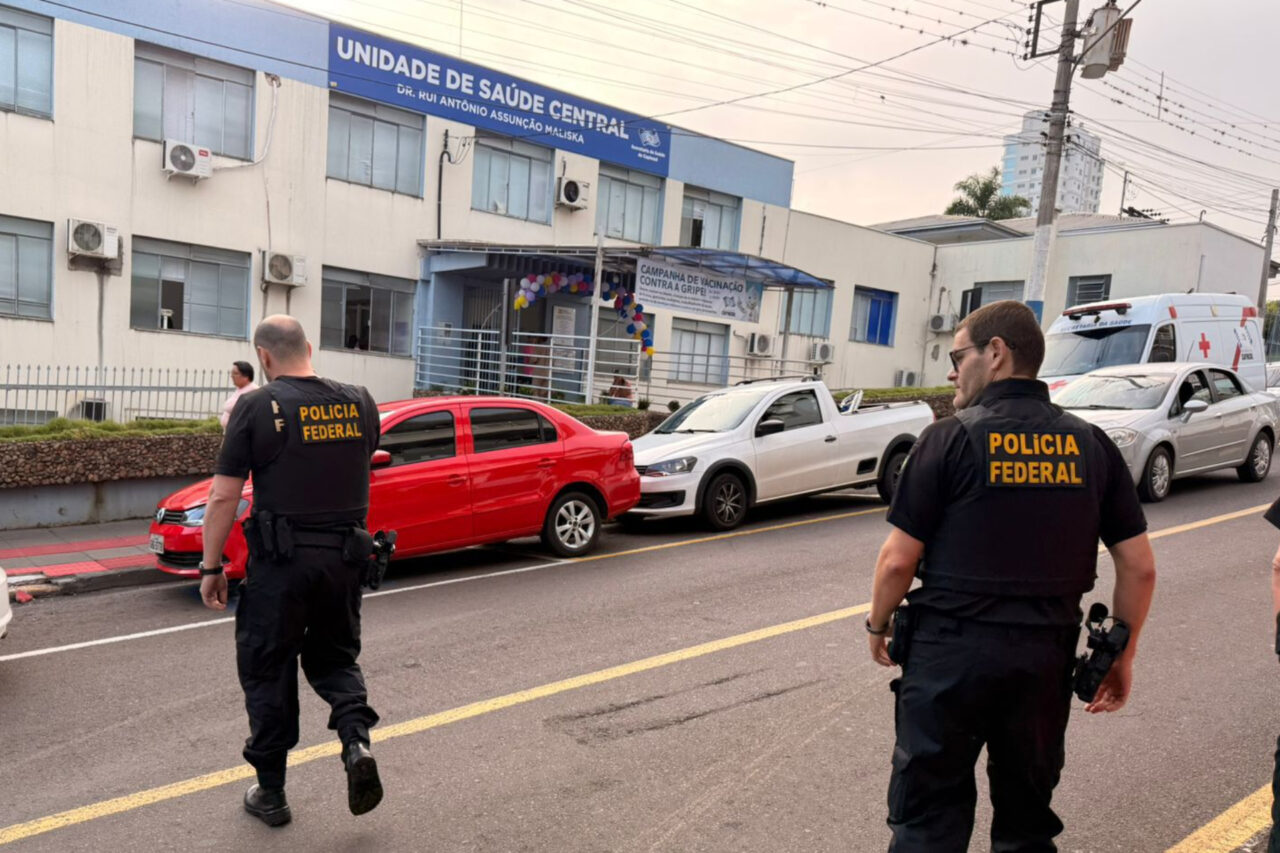 Farmacêutico é preso suspeito de furtar e enviar medicamentos controlados e drogas para outros países 4 As investigações apontaram que um farmacêutico e a esposa são suspeitos de enviar ilegalmente medicamentos de uso controlado e drogas para outros países