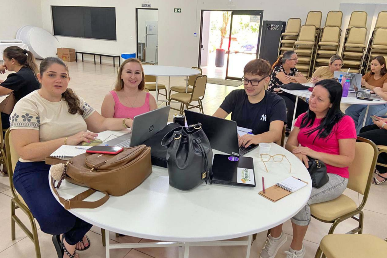 Educação de Pranchita participa de encontro para reformulação do PPP