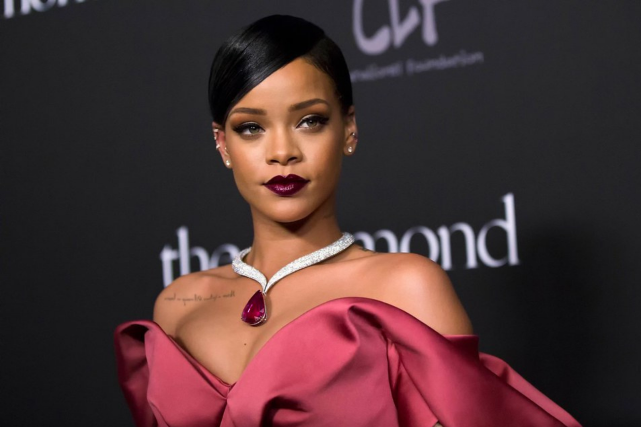 Casa de Rihanna em Beverly Hills é atingida por tiros 1 Casa de Rihanna em Beverly Hills é atingida por tiros
