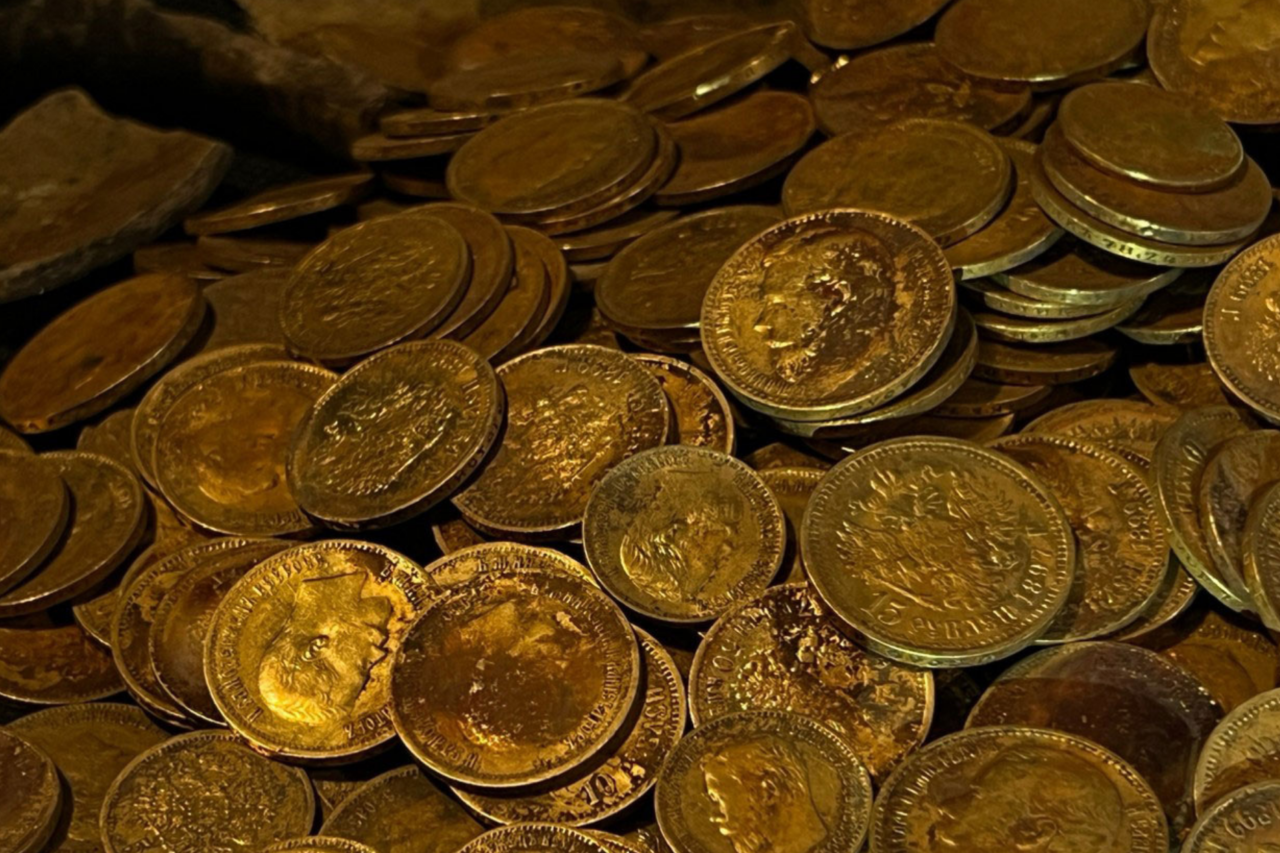 Tesouro com 409 moedas de ouro do Império Russo é encontrado escondido 3 Tesouro com 409 moedas de ouro do Império Russo é encontrado escondido