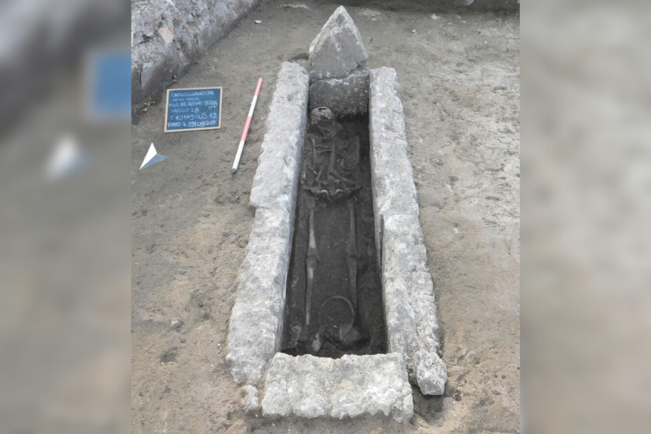 Arqueólogos descobrem 34 sepulturas dos séculos IV e III a.C. no sul da Itália 36 Arqueólogos descobrem 34 sepulturas dos séculos IV e III a.C. no sul da Itália