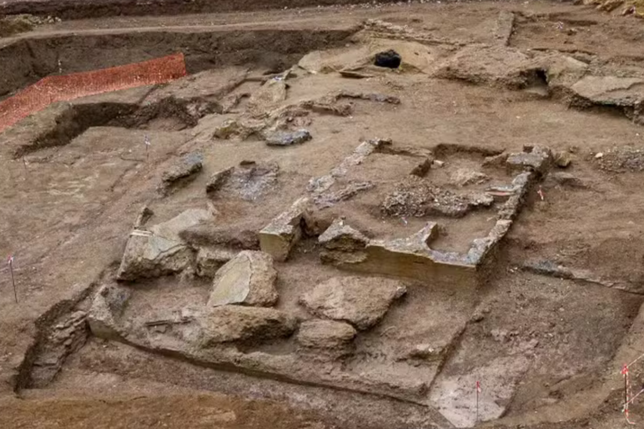 Esqueletos com pregos no peito intrigam arqueólogos em Roma 3 Esqueletos com pregos no peito intrigam arqueólogos em Roma