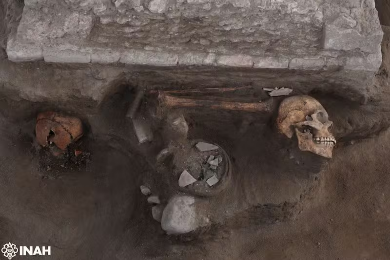 Altar com ossos humanos é encontrado durante obra no México 5 Altar com ossos humanos é encontrado durante obra no México