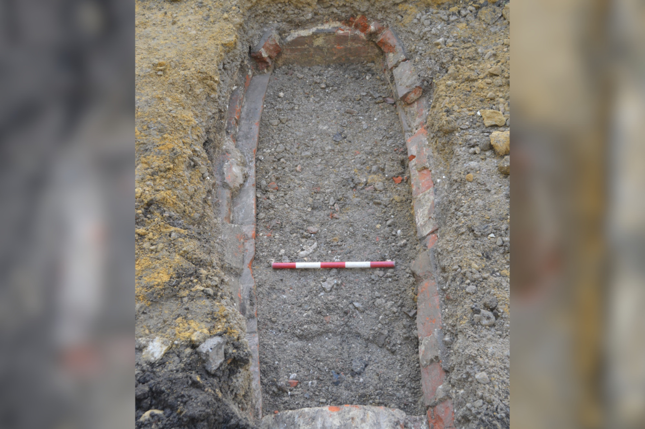 Cripta do século 18 é encontrada sob praça pública em Canterbury, na Inglaterra 36 Cripta do século 18 é encontrada sob praça pública em Canterbury, na Inglaterra