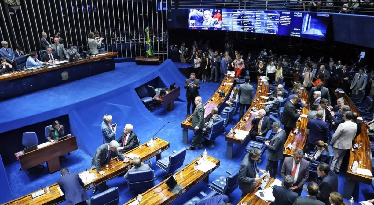 Senado aprova tipificação do vicaricídio como crime hediondo no Brasil 3 Projeto aprovado no Senado inclui no Código Penal o assassinato de filhos ou pessoas próximas para atingir emocionalmente a mulher