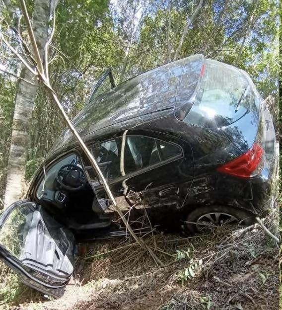 Homem é salvo após passar quase 3 dias em ribanceira na BR 282 4 O homem havia saído do Rio Grande do Sul dia 26 de fevereiro com destino a Florianópolis e seu desaparecimento mobilizou familiares