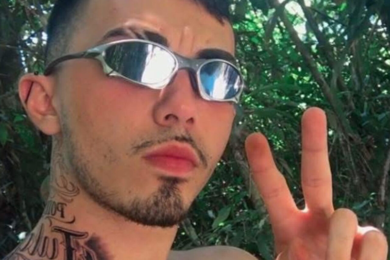 Criminoso do PGC morre engasgado com pedaço de carne dentro de penitenciária 3 Segundo as informações, o criminoso, identificado como Bryan Alef Ozório, passou mal após se engasgar na Penitenciária da Canhanduba. Ele chegou a ficar internado mas não resistiu