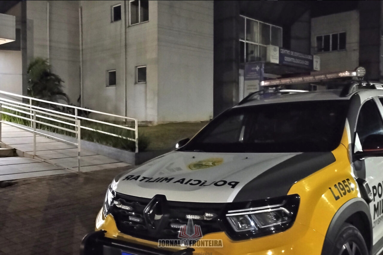 Homem é socorrido em estado grave após ser esfaqueado durante briga no interior de Barracão 3 O homem teria se envolvido em uma briga durante a tarde, já no período da noite ele pediu socorro pois havia sido ferido com golpes de faca