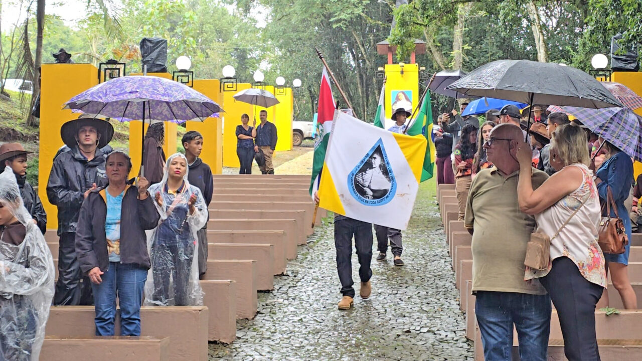 Centenas de cavaleiros participaram da Cavalgada e Peregrinação à Santa Emília de Rodat 24 20260426 105006.mp4 snapshot 00.00.645.jpg