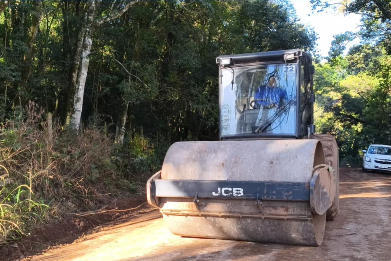 Mais de 700 famílias são beneficiadas por melhorias em estradas rurais de Barracão 3 Mais de 700 famílias são beneficiadas por melhorias em estradas rurais de Barracão