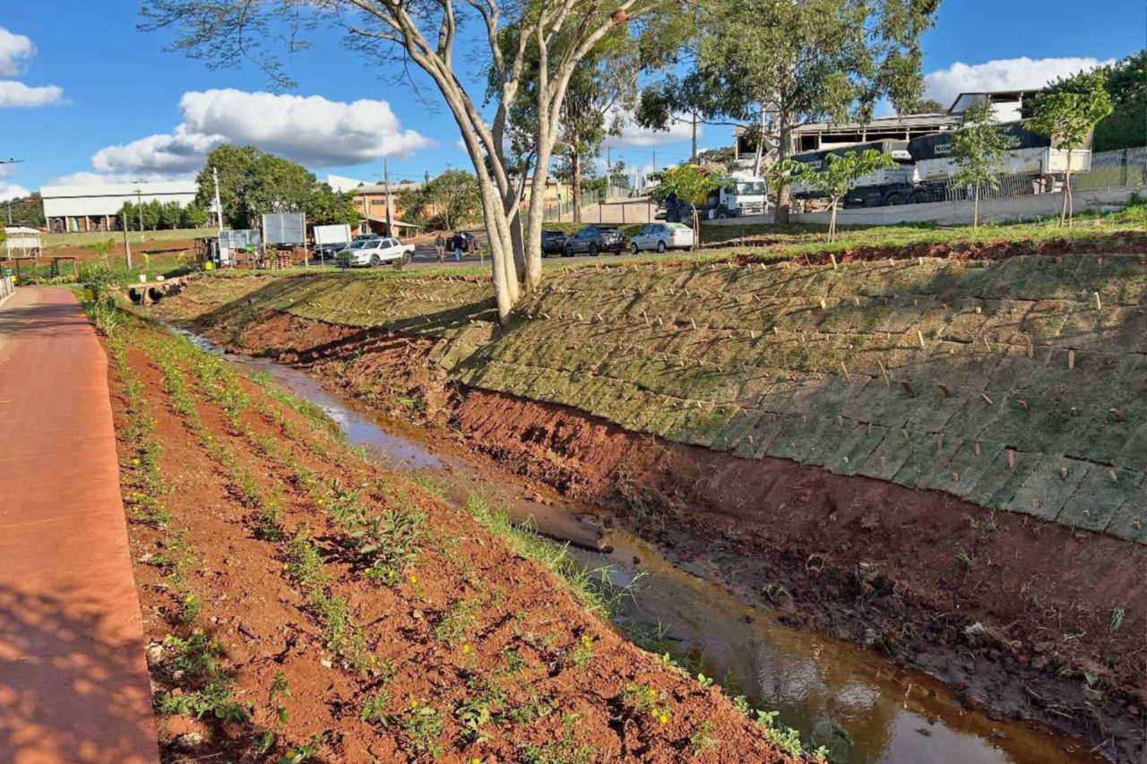 Melhorias são realizadas no entorno do lago municipal de São José do Cedro 3 Melhorias são realizadas no entorno do lago municipal de São José do Cedro