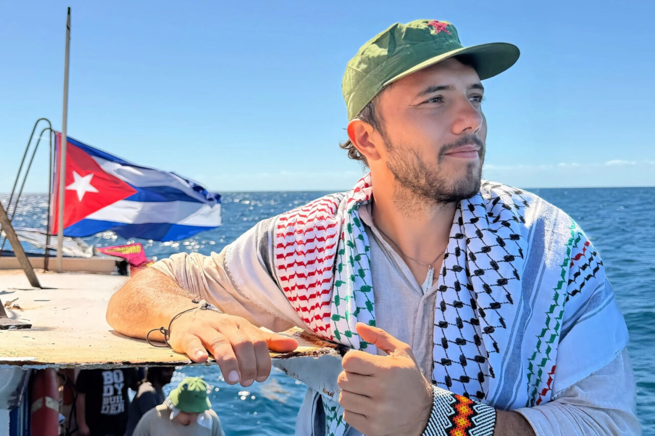 Ativista brasileiro é deportado da Argentina por ordem de Milei 3 Ao desembarcar em Buenos Aires, o ativista brasileiro Thiago Ávila foi detido e interrogado