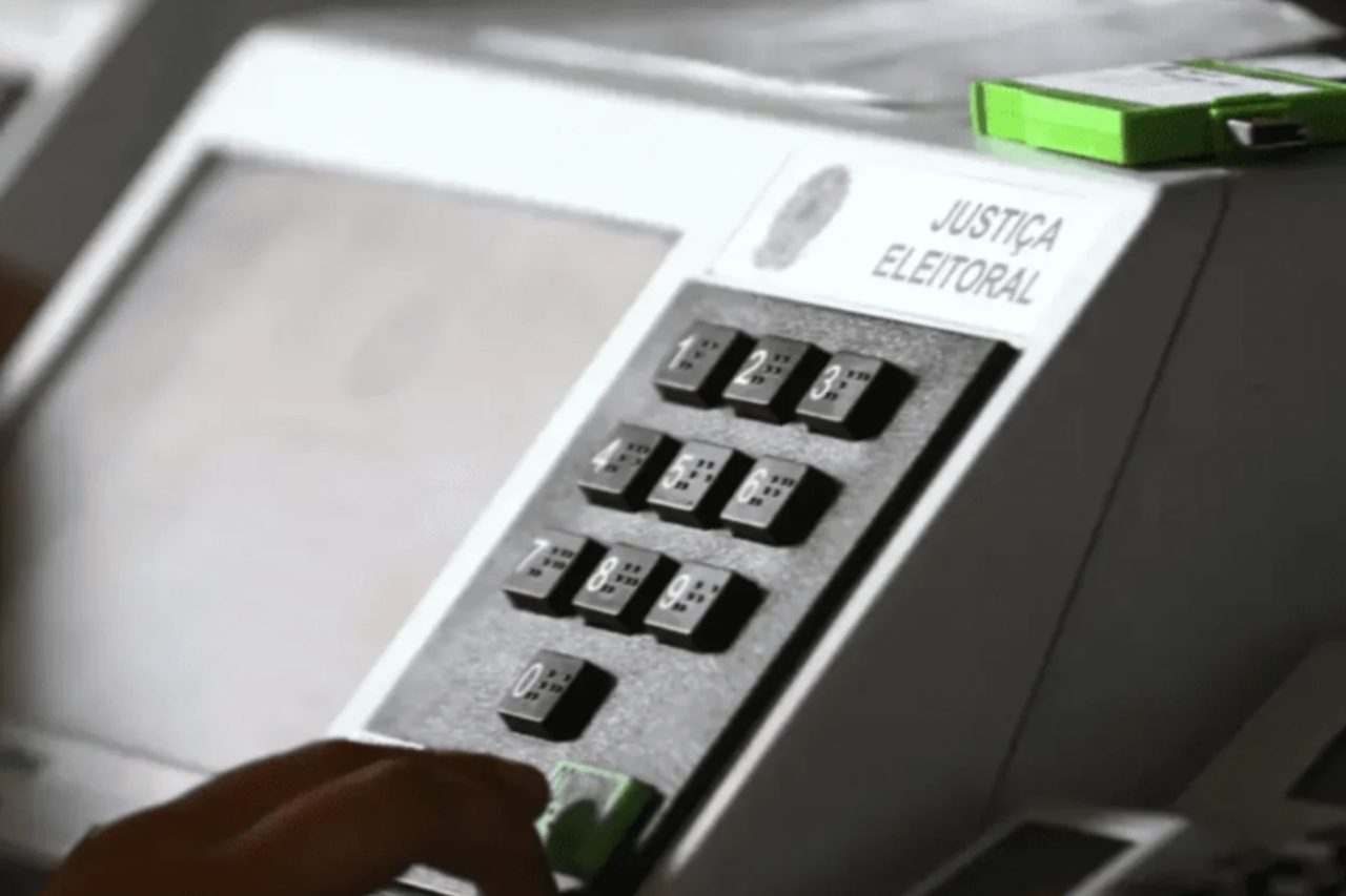 Eleições de 2026 registram entrada de novos nomes e ampliam diversidade no cenário político 1 Disputa eleitoral de 2026 ganha novos nomes fora da política tradicional, com entrada de figuras conhecidas da mídia, esporte e literatura em diferentes partidos.