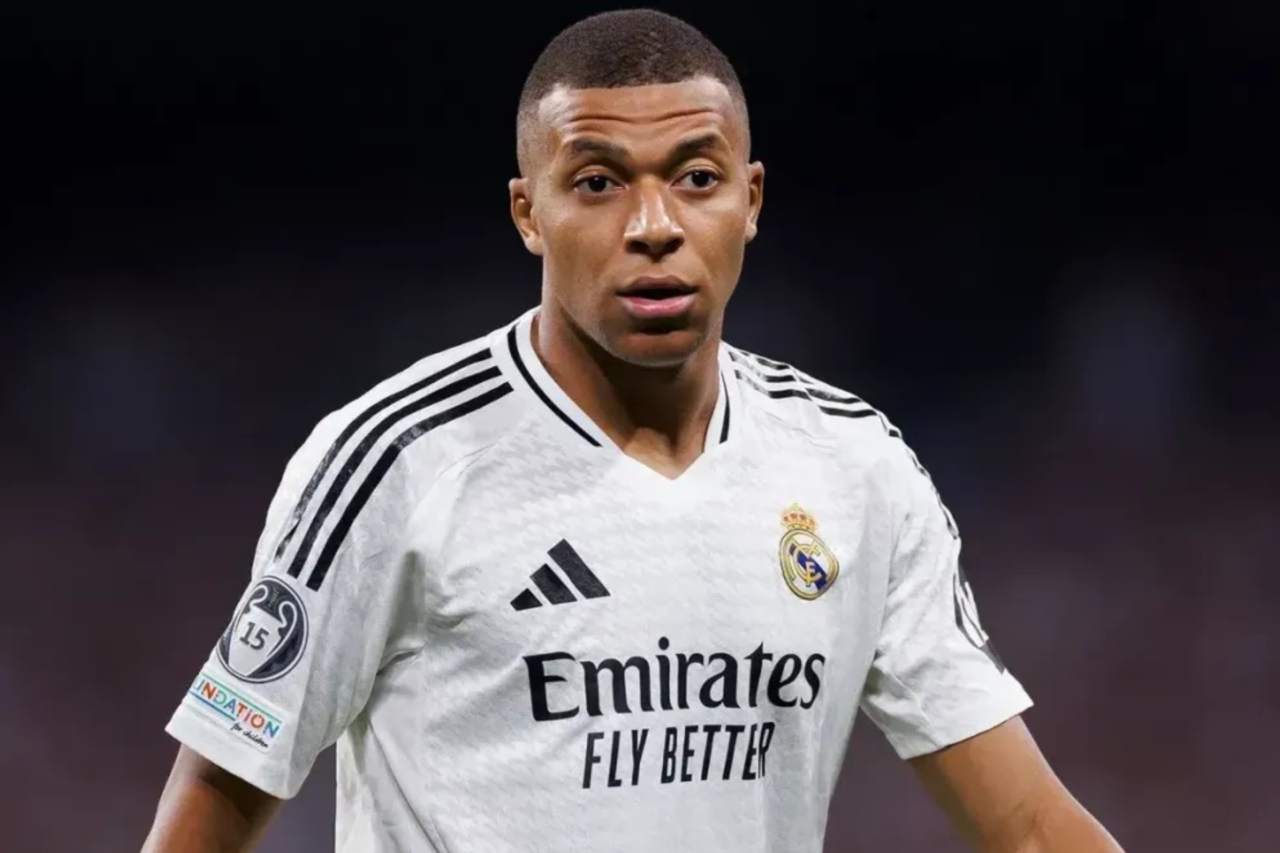 Com Messi e Cristiano Ronaldo próximos da despedida em Copas, Mbappé surge como principal nome da nova geração do futebol mundial.