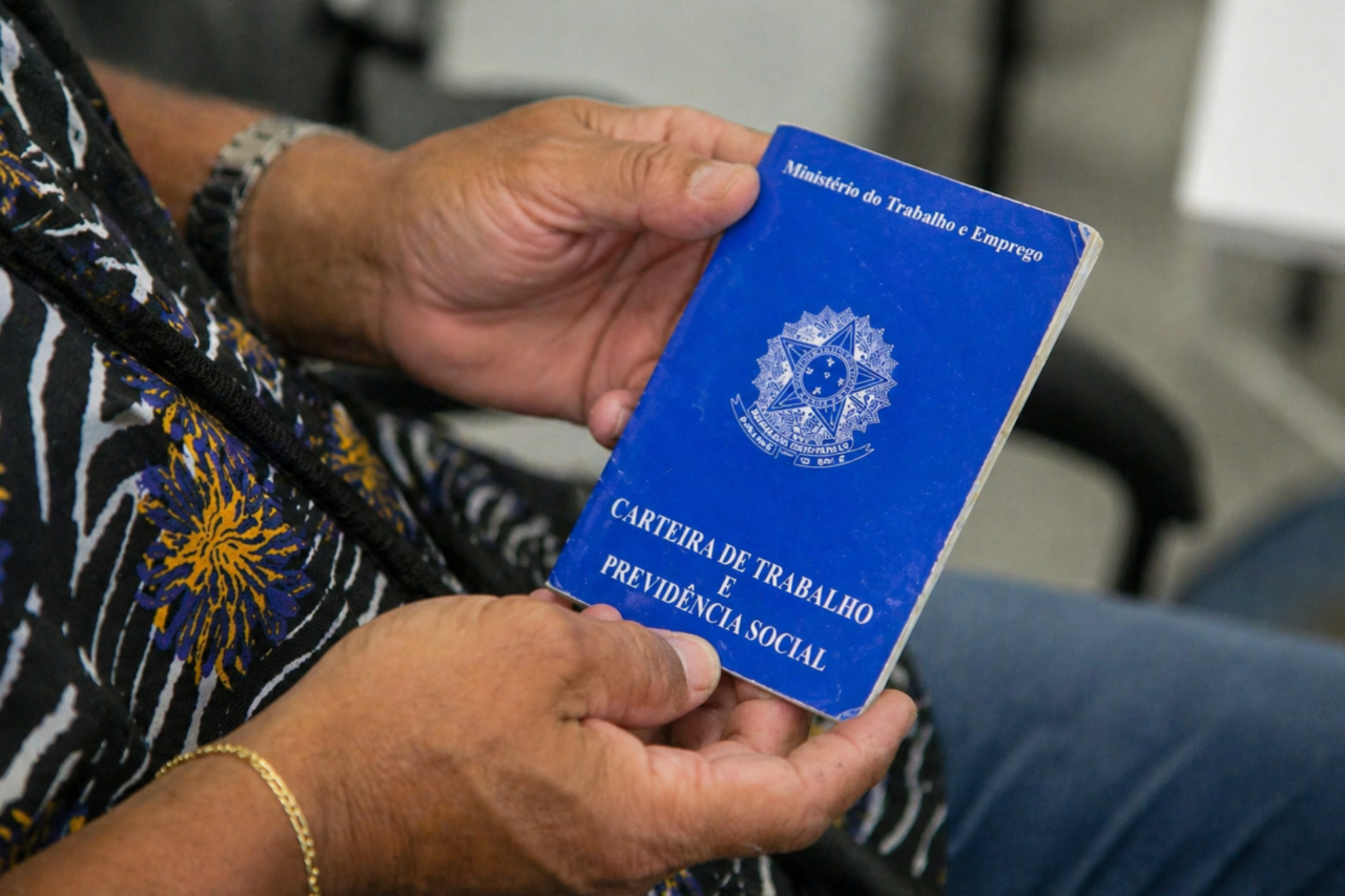 Governo federal estuda programa para reduzir endividamento das famílias com uso do FGTS e descontos que podem chegar a 90% nas dívidas.