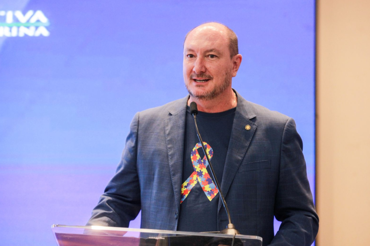 Mauro De Nadal: “quem se importa com a causa autista não fica só no discurso” 10 No mês dedicado à conscientização sobre o autismo, o deputado estadual Mauro De Nadal reforça a importância de transformar o debate em ações