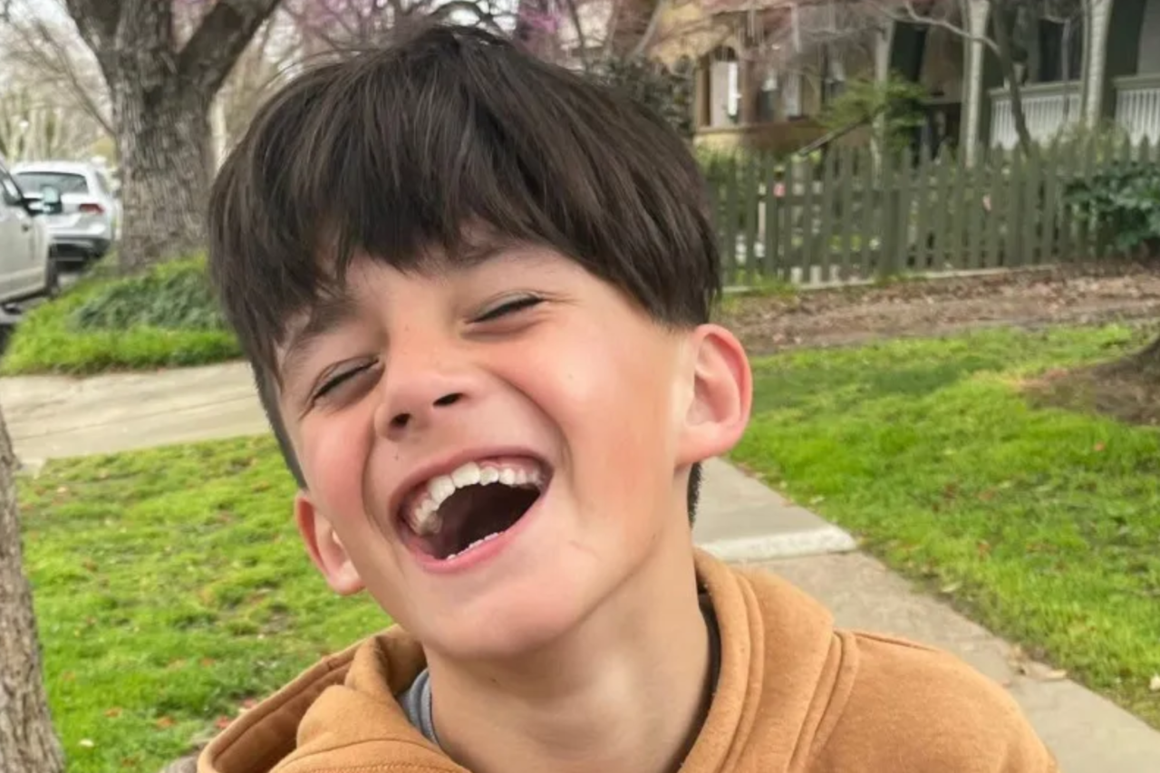 Criança de 11 anos, premiada por texto sobre o pai, foi morta por ele em aeroporto nos Estados Unidos; caso é investigado.