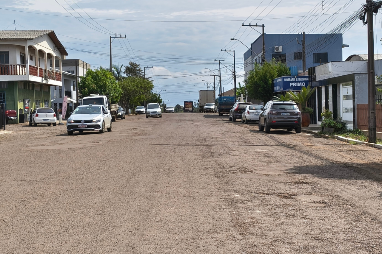 Realizada a assinatura da Ordem de Serviço para início das obras na Rua Amazonas 3 A assinatura da Ordem de Serviço reuniu a Administração Municipal, moradores e empresa responsável pela execução